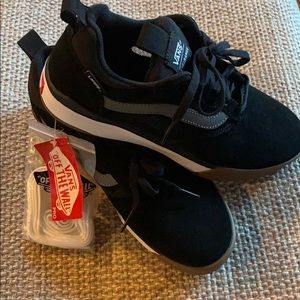 Mens “New” Vans black ultra range pro size 8
